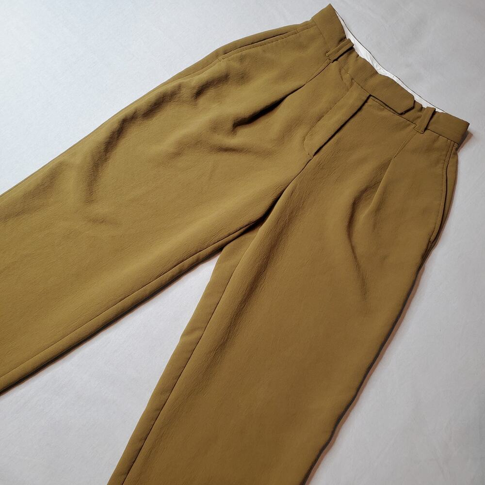 Aritzia Wilfred Women Size 2 Crepette Pleated Straight Leg Trousers Tan